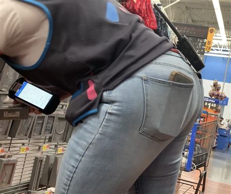 Hot Thick Rican Big Booty MILF Tight Jeans Forum