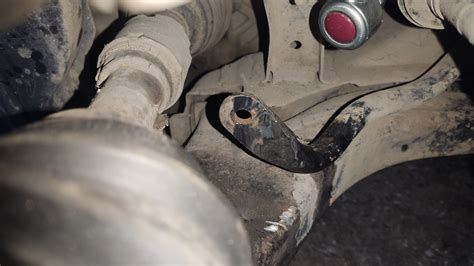 Замена стоек стабилизатора — Ford Maverick II, 2 л., 2003 года ...