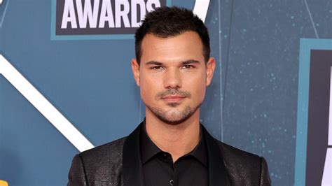 Taylor Lautner Reveals How To Correctly Pronounce His Last Name | iHeart