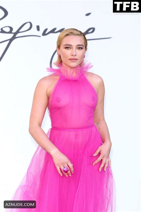 Florence Pugh Sexy Seen Braless Showing Off Her Nude Tits At The Valentino Haute Couture Show In