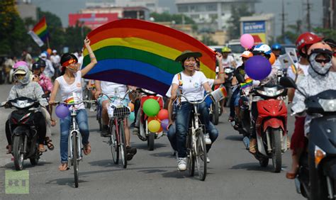 La Premi Re Gay Pride Viet Hano Vers Une Loi Sur Le Mariage Homosexuel Au Vietnam