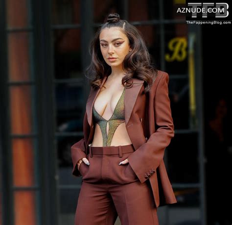 Charli XCX Sexy Seen Showing Off Her Hot Tits In New York AZNude