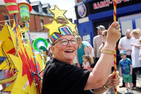 baysat081a - WHITLEY BAY CARNIVAL