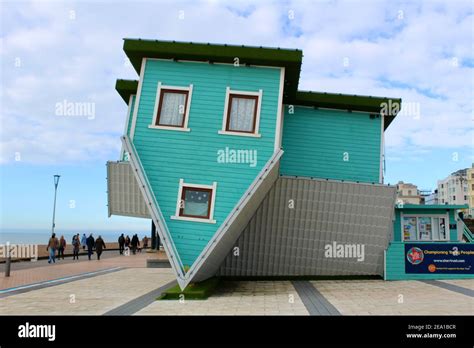 Building Upside Down Hi Res Stock Photography And Images Alamy