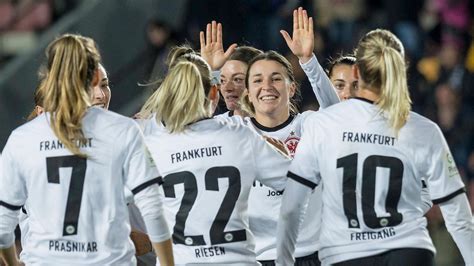 Sieg Im R Ckspiel Gegen Prag Eintracht Frankfurt Frauen Ziehen In