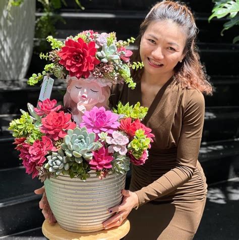 Bình Hoa Sen Đá Cô Gái 2 Tầng Mẫu Mới Nhất