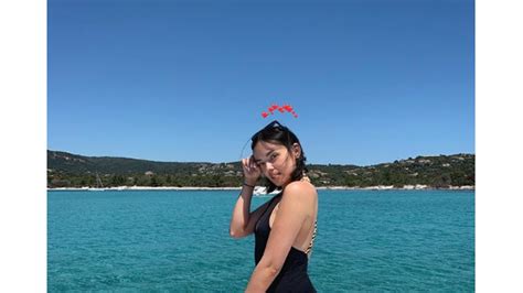 Photo Agathe Auproux en bikini en Grèce en mai elle dévoile son cathéter pour faire