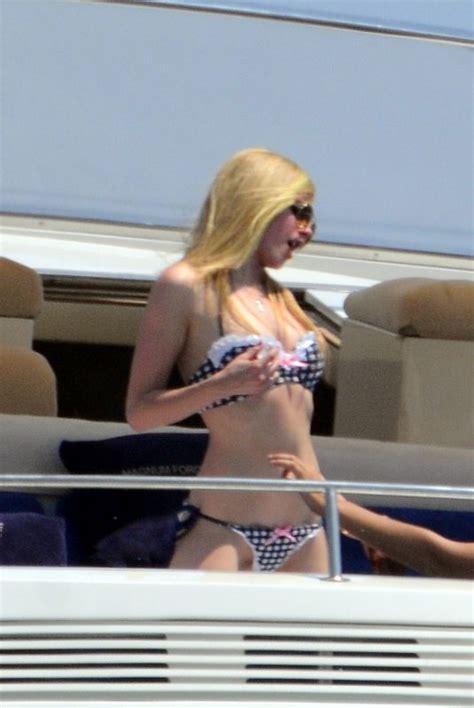 Avril Lavigne In Bikini At A Boat Hawtcelebs