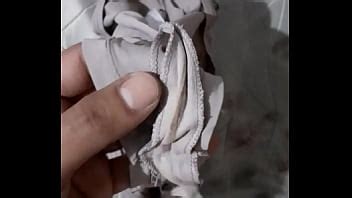 Me gusta el fetiche con las bragas de mí hermana XVIDEOS