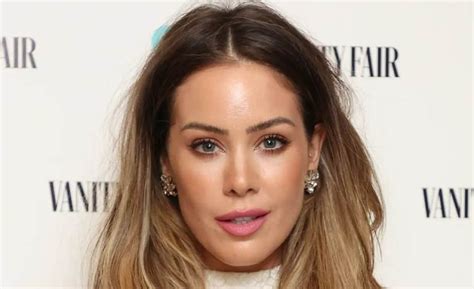Roxanne Mckee Body Measurements Height Weight Bra Size Shoe Size