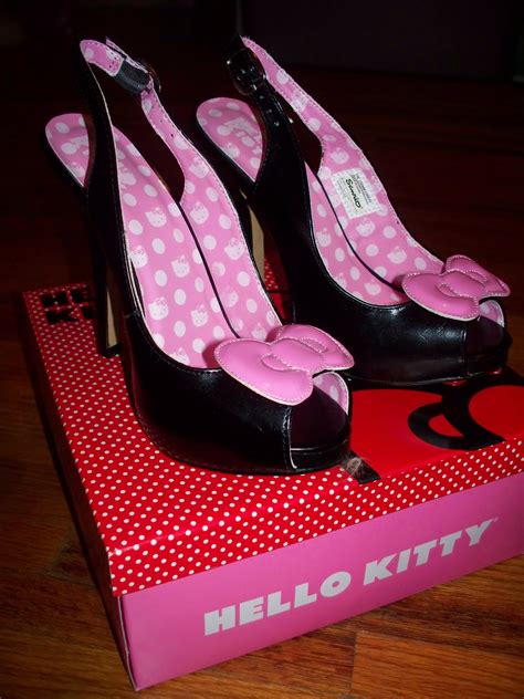 HELLO KITTY COLLECTIONS: HELLO KITTY HIGH HEELS