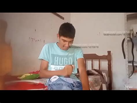 novinho safado de tangará da serra dedando o cuzinho sem cuspir XVIDEOS