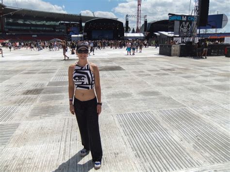 Bikini Model Suzika AI Enhanced SoundWave 004 Topaz Faceai Enhance 1