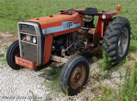 Massey Ferguson 235 Tractor In Hannibal Mo Item Dh6034 Sold Purple Wave