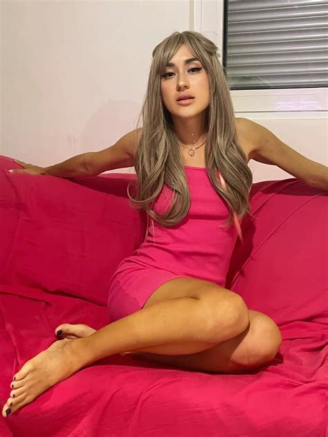 Skate And Longboard Porn Model Near The Red Sofa Nude Pics Xhamster