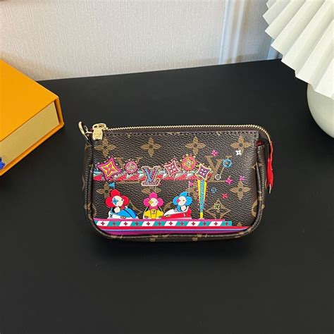 Louis Vuitton Клатч - купить с доставкой по выгодным ценам в интернет ...