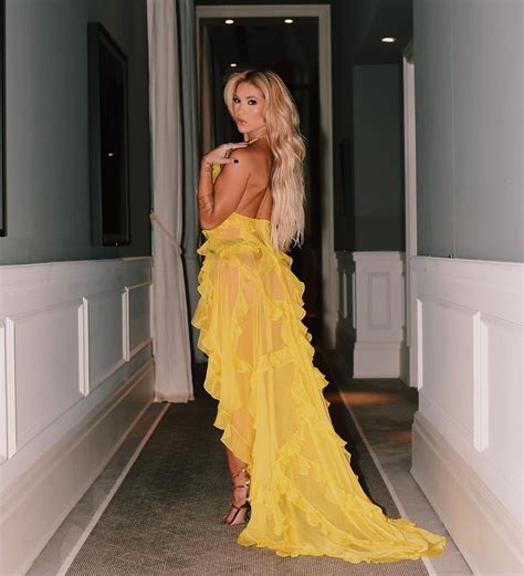 Virg Nia Fonseca D O Que Falar Vestido Transparente Amarelo E Lingerie Preta Mostra
