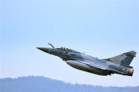 Guerre en Ukraine Mirage 2000 5 F 16 MiG 29 À quoi ressemble