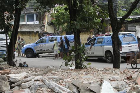 Mp E Prefeitura Do Rio Realizam Opera O Para Demolir Mais De