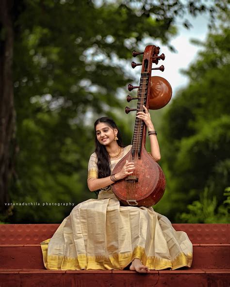 വീണ വായിച്ച് അനശ്വര പുതിയ ഫോട്ടോഷൂട്ട്‌ ചിത്രങ്ങള്‍ പങ്കുവച്ച് പ്രിയതാരം News In Malayalam