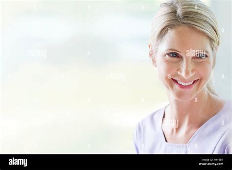 Reife Blonde Frau Fotos Und Bildmaterial In Hoher Aufl Sung Alamy