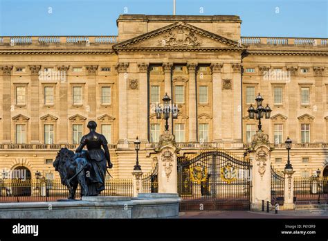 Buckingham Palace, London, England, UK Stock Photo - Alamy