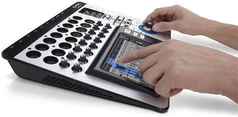 QSC TouchMix-16 | Touchscreen 20-channel Digital Mixer