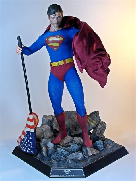 Evil Superman Hot Toys