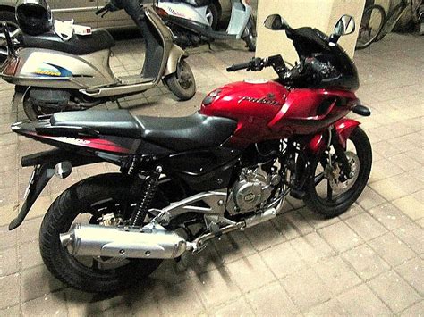 Bajaj Pulsar 220F : Price, Features, Specifications