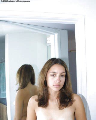 Filthy Brunette Amateur Buffy Spreading Her Wet Tight Pussy Naked Porn