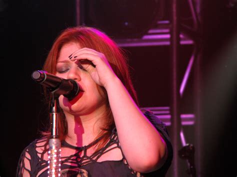 Could This Be The 'Real' Reason Behind Kelly Clarkson & Brandon