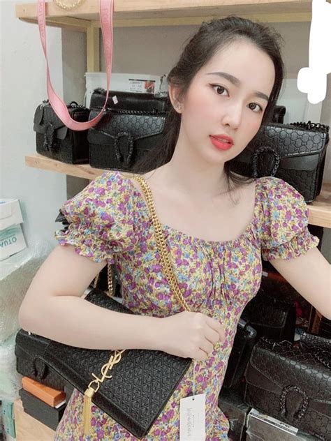 Nhan sắc cô em vợ xinh như hot girl mà thánh livestream kiếm bạc tỷ từng tán hụt