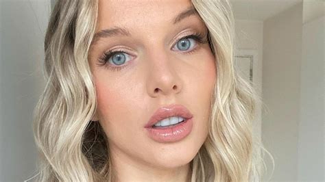 Helen Flanagan Sizzles In Hot Pink String Bikini 15 Minute News