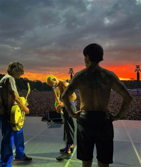 Pin By Carly Gilliam On Red Hot Chili Peppers Red Hot Chili Peppers Hottest Babes Rhcp