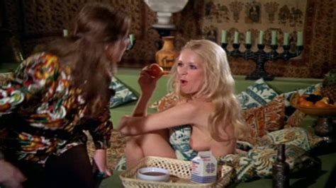 Naked Birte Tove In Romantik P Sengekanten