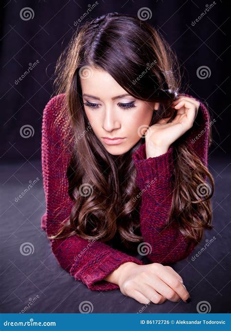 Belle Verticale De Femme De Brunette Photo Stock Image Du Fille Caucasien