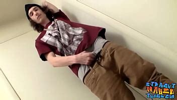 El matón heterosexual Sean Johansen se masturba y se corre solo XVIDEOS