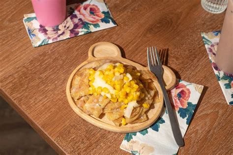 Dek Doi Cafe In Oakland Serves Thailand S Famous Gay Pink Milk KQED