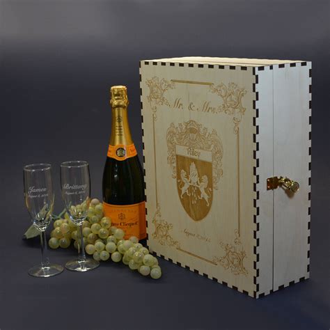 Champagne T Box Set With 2 Etched Crystal Flutes And 2 Keepsake