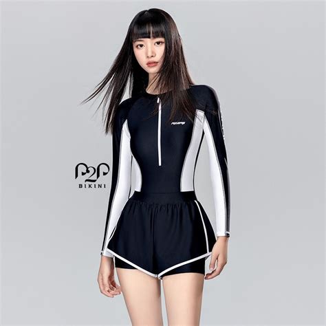 Đồ bơi Nữ một mảnh áo tay dài quần short hai lớp phối màu trắng đen P P Bikini Thương hiệu