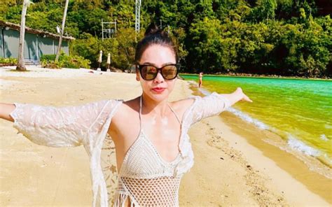 Nhật Kim Anh diện bikini tự tin khoe body đồng hồ cát trên bãi biển Saostar vn