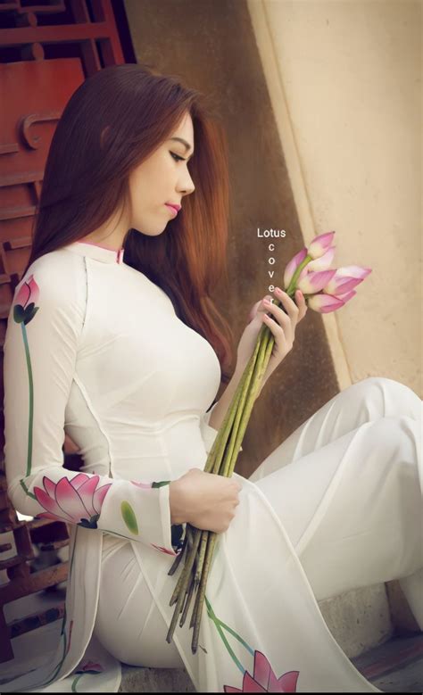 Ghim của Anh Tran trên Hot Ao Dai Áo dài Thời trang Dép