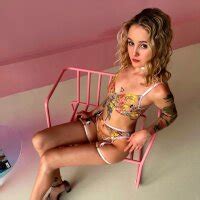 Eva4uLove Nude Stripping On Webcam For Live Sex Video Chat InTheCrack