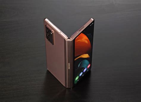 Mobile-review.com Первый взгляд на Galaxy Z Fold2, уникальные фишки в ...
