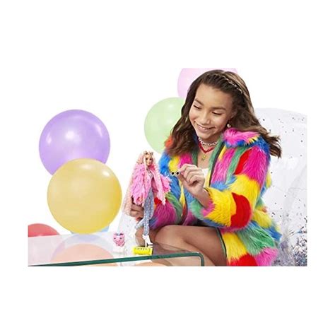 Barbie Extra poupée articulée blonde au look tendance et oversize