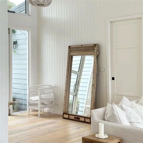 Dulux Natural White / Cameo Silk 4 / Milky Pail / 50YY 83/029