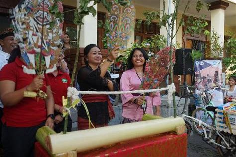 Pustakeling Ayang Ebeb Diresmikan Ny Antari Jaya Negara Ajak