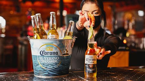 Why Offering a Custom Beer Bucket Is a Good Marketing Idea?