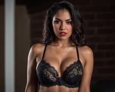 Premium Photo A Woman In Black Lingerie Posing For The Camera