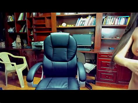 secrétaire salope baise anale avec un gode au bureau XVIDEOS